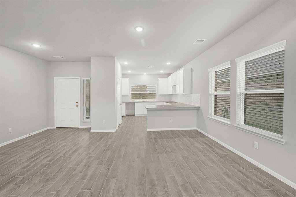 2134 Sanders Brook Drive, Baytown, Texas image 8