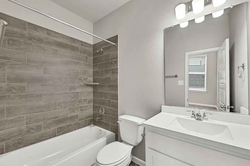 2134 Sanders Brook Drive, Baytown, Texas image 20