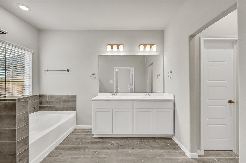 2134 Sanders Brook Drive, Baytown, Texas image 13