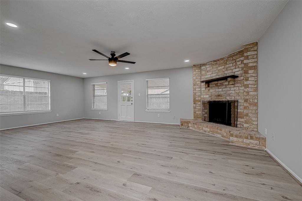 7546 Bubbling Spring Lane, Houston, Texas image 9