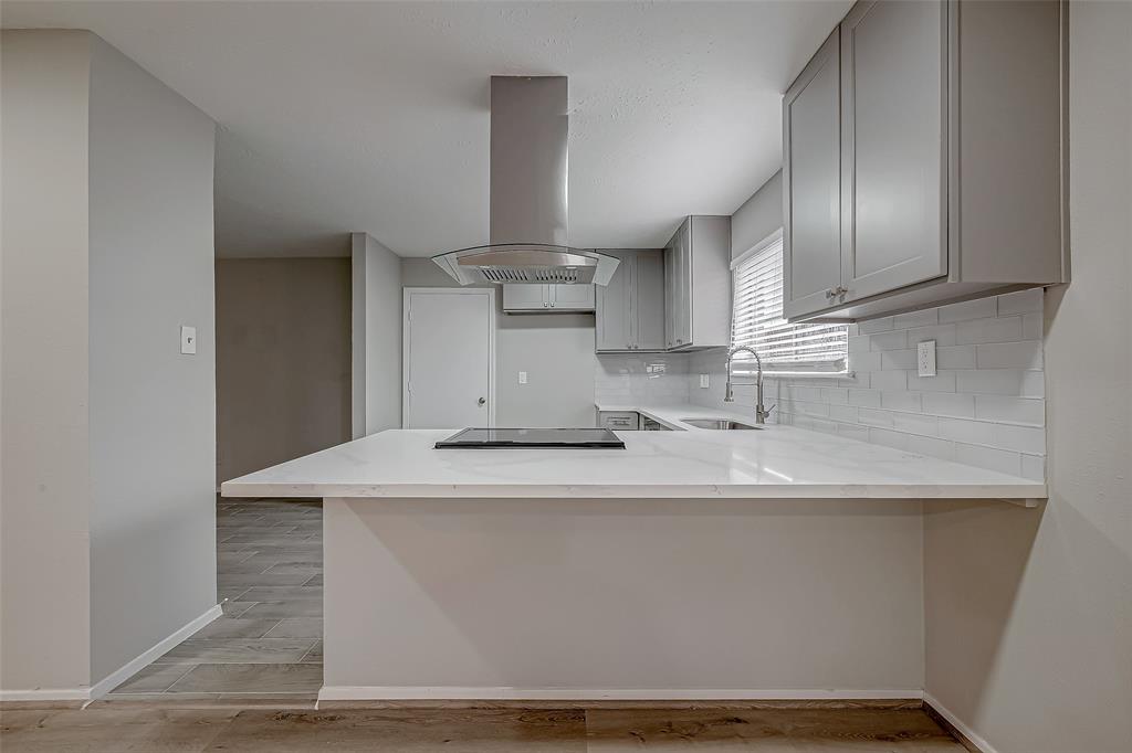 7546 Bubbling Spring Lane, Houston, Texas image 1