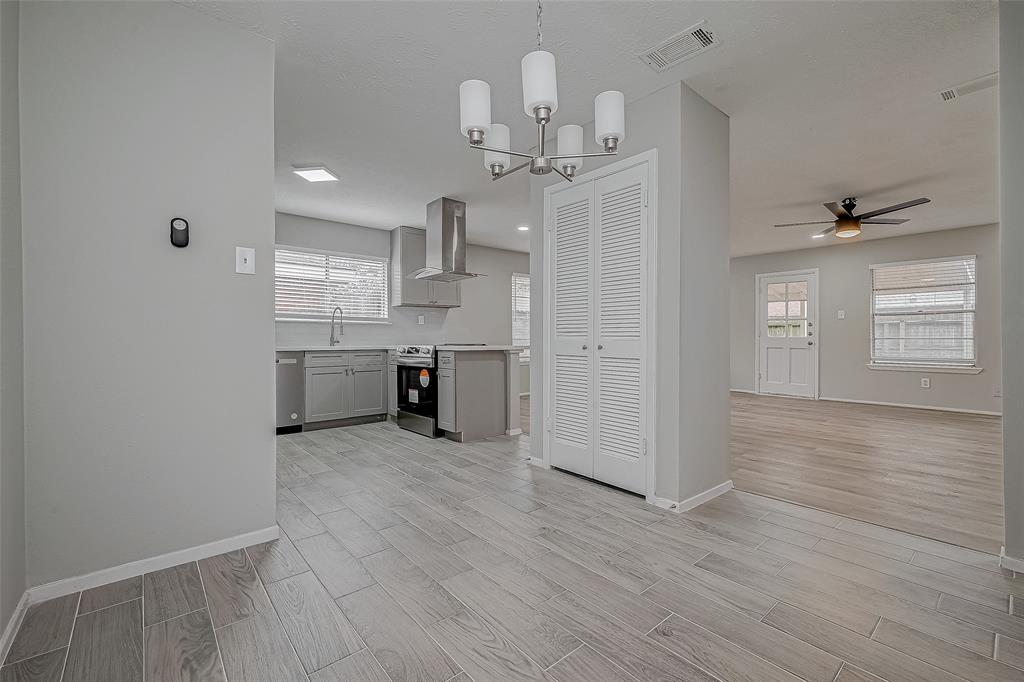 7546 Bubbling Spring Lane, Houston, Texas image 11