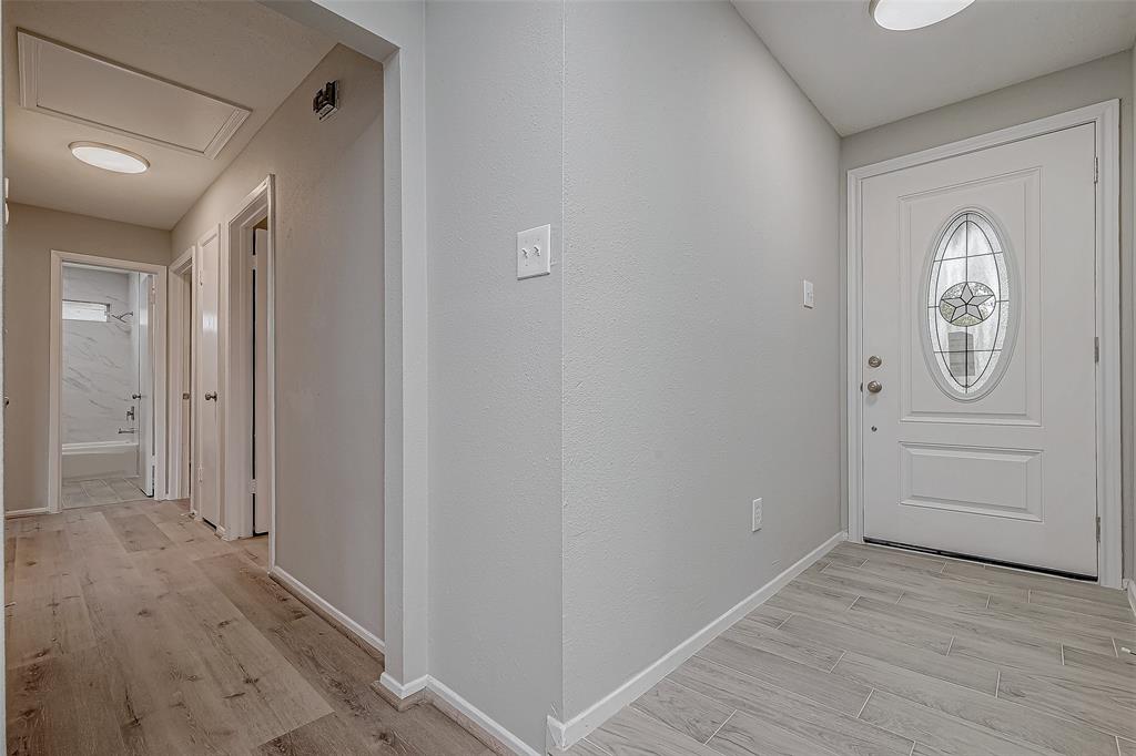 7546 Bubbling Spring Lane, Houston, Texas image 6