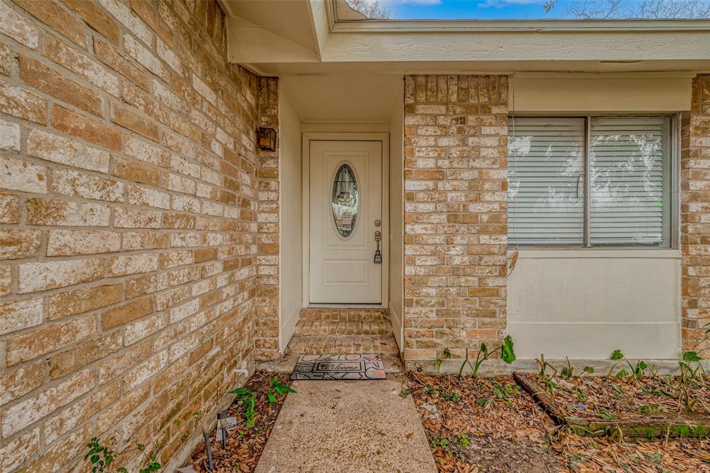 7546 Bubbling Spring Lane, Houston, Texas image 3