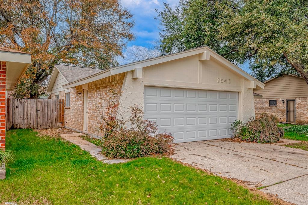 7546 Bubbling Spring Lane, Houston, Texas image 5