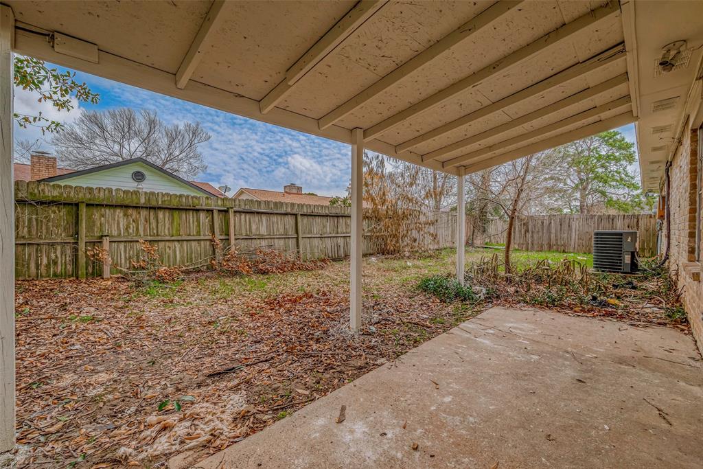 7546 Bubbling Spring Lane, Houston, Texas image 23