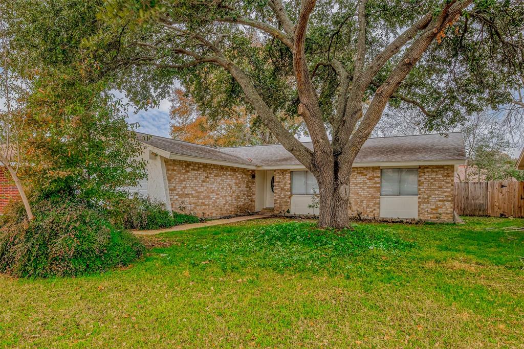 7546 Bubbling Spring Lane, Houston, Texas image 4