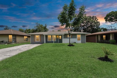 Single Family Residence in Houston TX 5627 Flamingo Drive.jpg