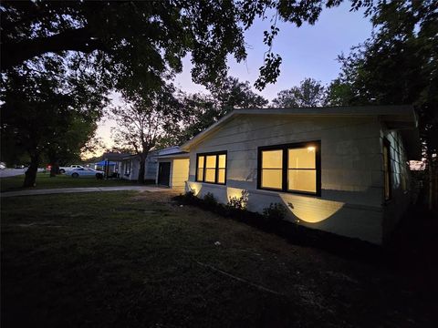 A home in League City