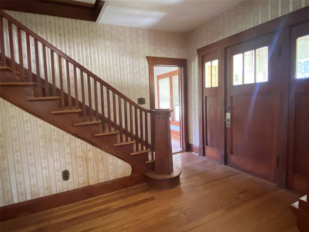 222 N 1st
