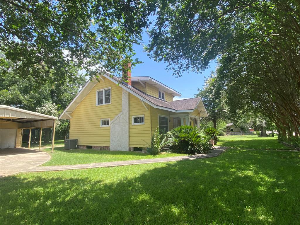 222 N 1st