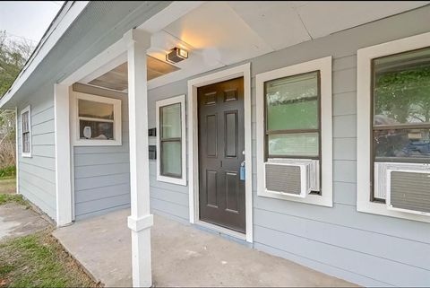 Photo of 1201 Johnson Street, Pasadena, TX 77506 (MLS # 66648577)