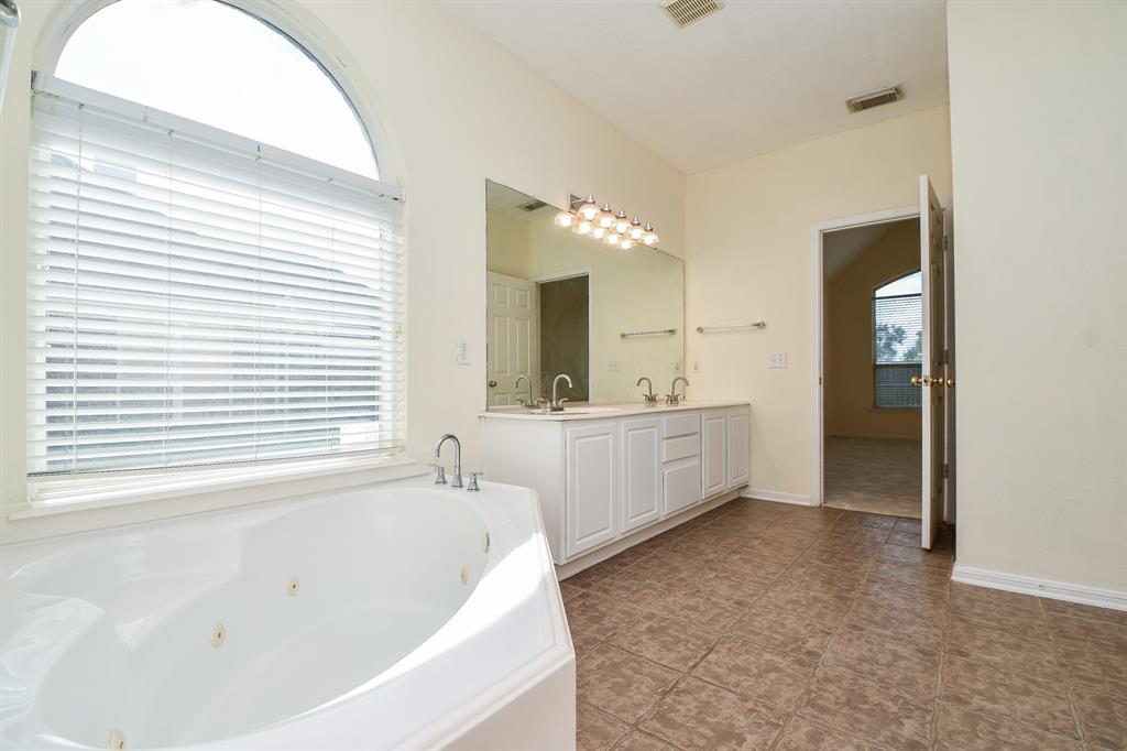 2602 Sunday House Court, Pearland, Texas image 17