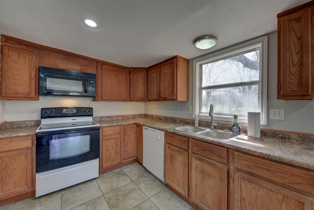 505 Batdorf Lane, Brenham, Texas image 10