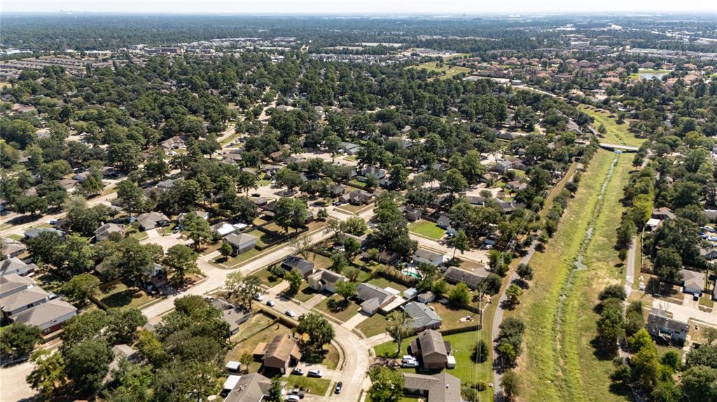 9811 Thistle Trail Drive, Houston, Texas image 38