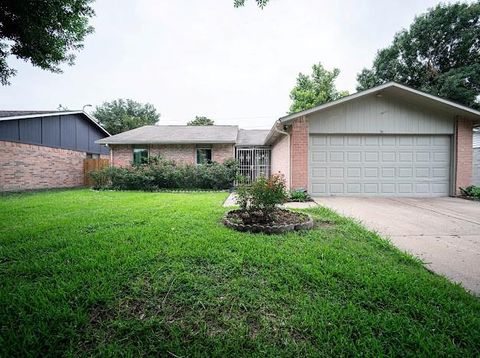 Single Family Residence in Houston TX 5637 Harper Forest Drive.jpg