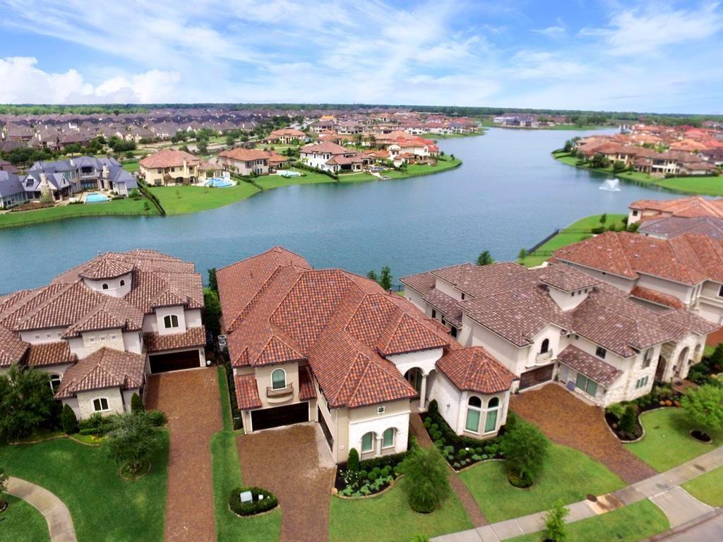 70 Sunset Park Lane, Sugar Land, Texas image 1