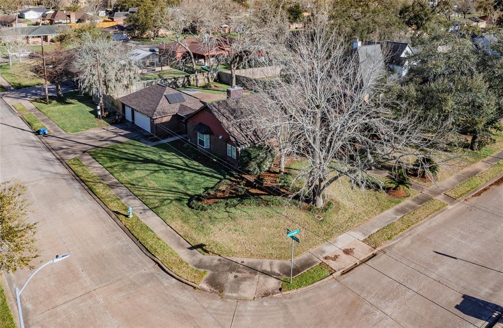 49 Greenvale Court, Lake Jackson, Texas image 9