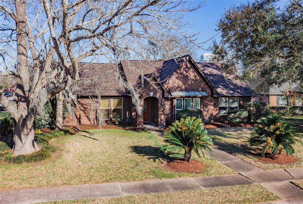 49 Greenvale Court, Lake Jackson, Texas image 4