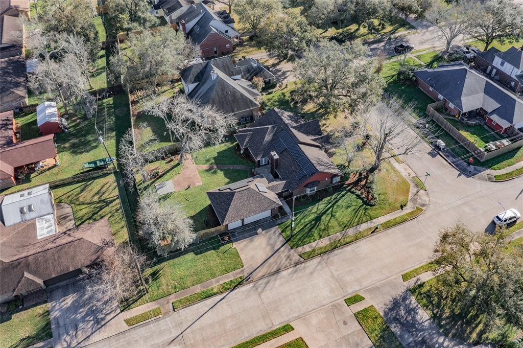 49 Greenvale Court, Lake Jackson, Texas image 5
