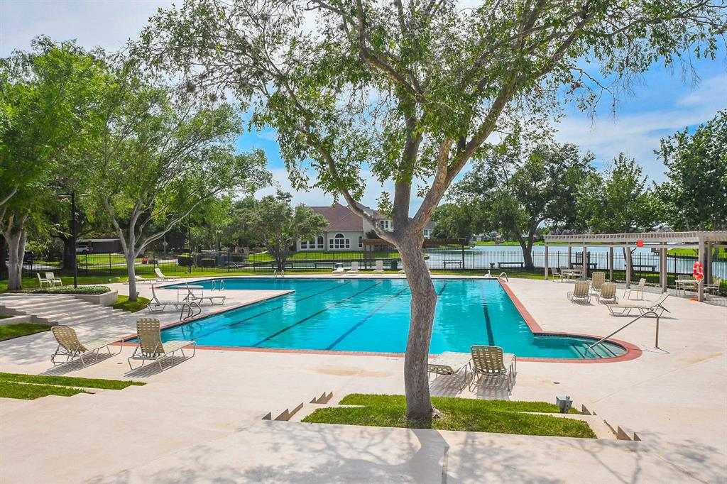 1023 Goldfinch Avenue, Sugar Land, Texas image 30