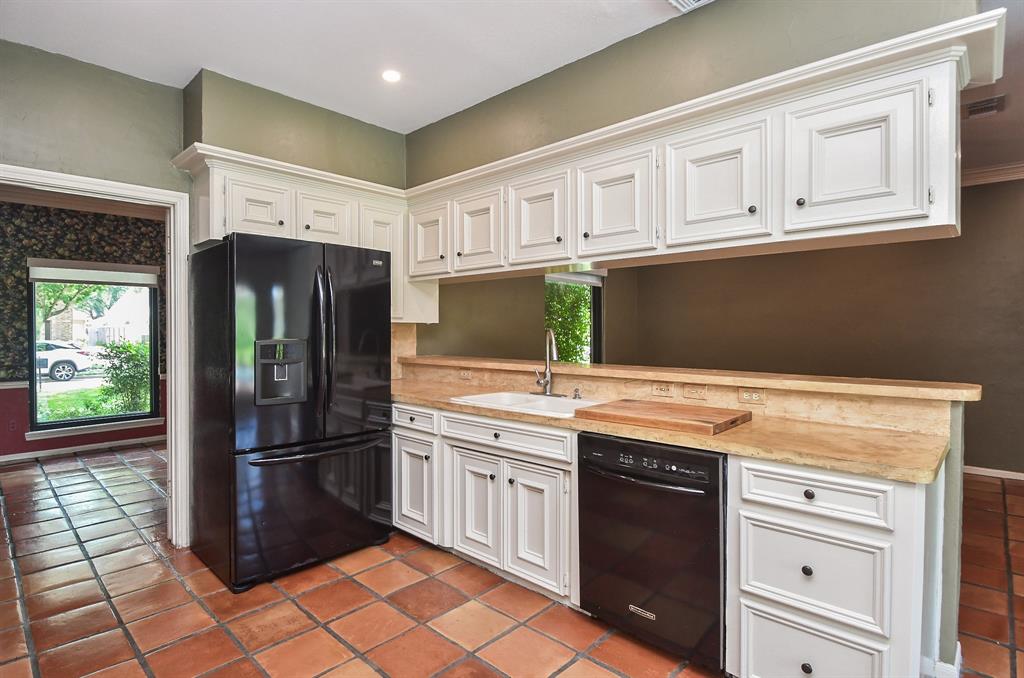 1023 Goldfinch Avenue, Sugar Land, Texas image 9