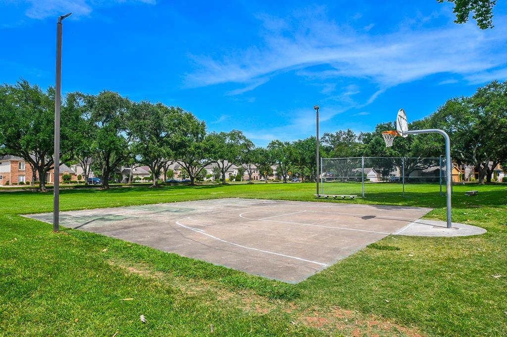1023 Goldfinch Avenue, Sugar Land, Texas image 31