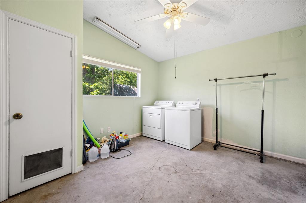 100 W Francis Street, Baytown, Texas image 17