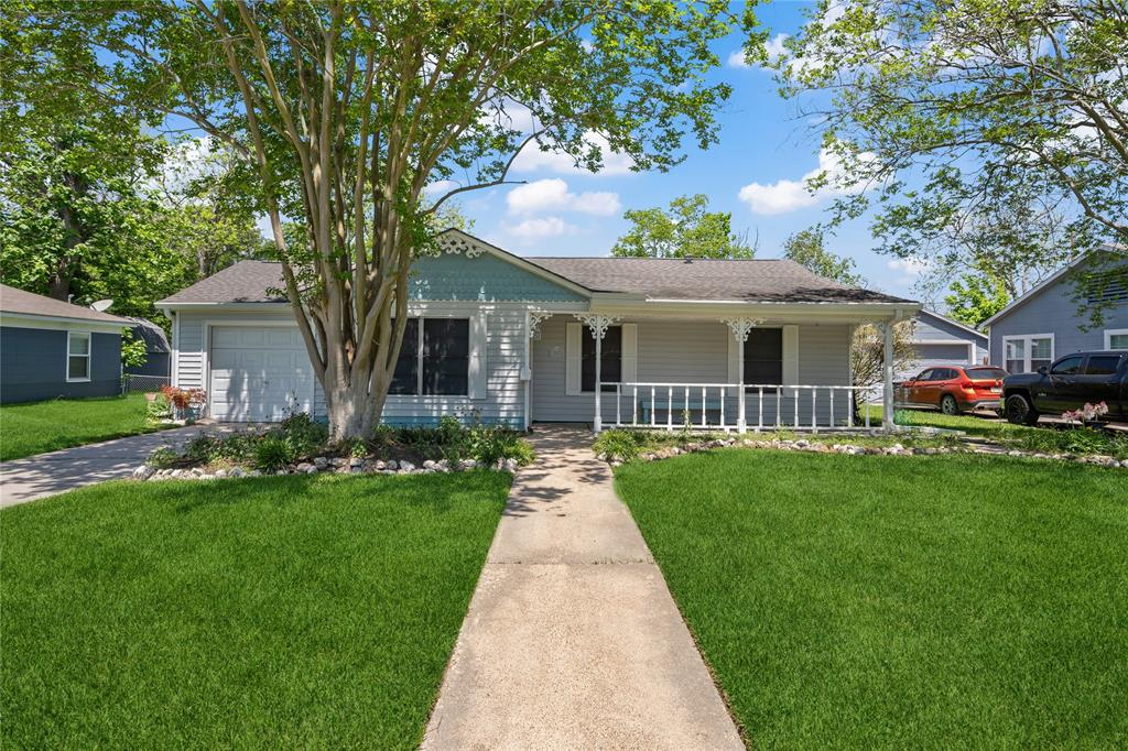 100 W Francis Street, Baytown, Texas image 1
