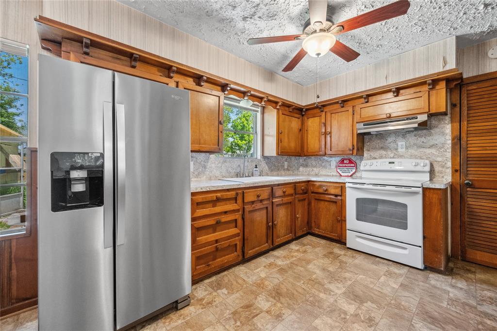 100 W Francis Street, Baytown, Texas image 9