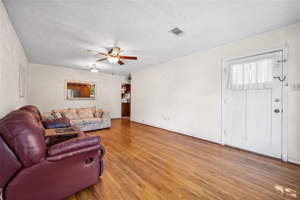 100 W Francis Street, Baytown, Texas image 7