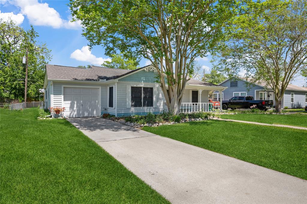 100 W Francis Street, Baytown, Texas image 2