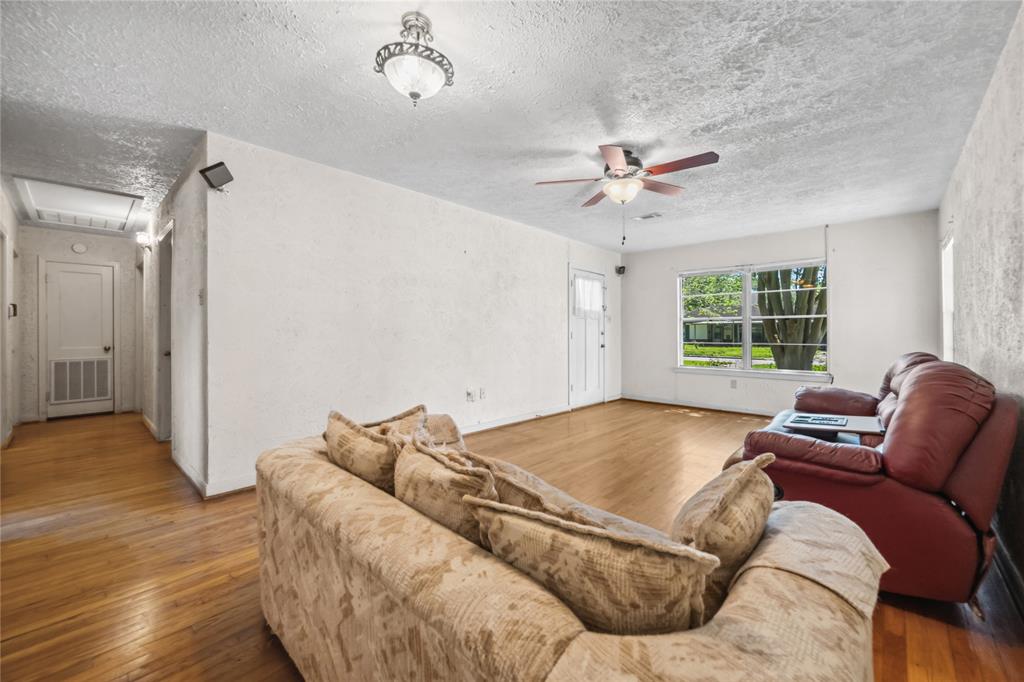 100 W Francis Street, Baytown, Texas image 5