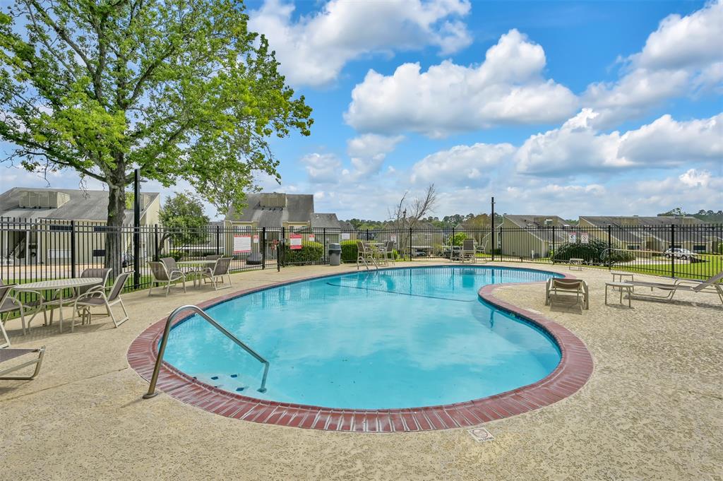 111 Capetown Way, Conroe, Texas image 7