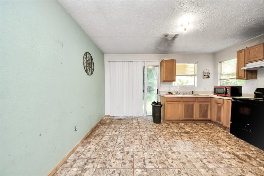 135 & 137 County 3431 Road, Cleveland, Texas image 9
