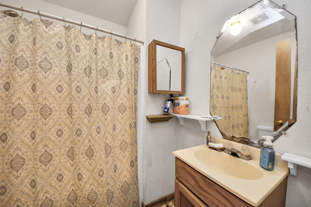 135 & 137 County 3431 Road, Cleveland, Texas image 19