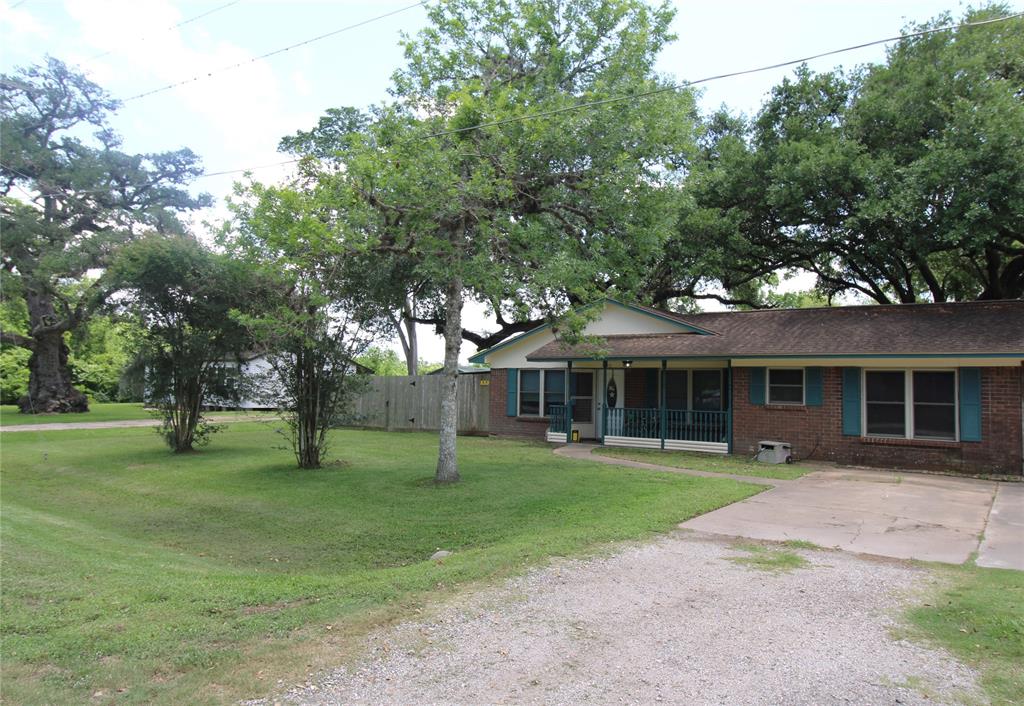 402 E Smith Street, Brazoria, Texas image 2