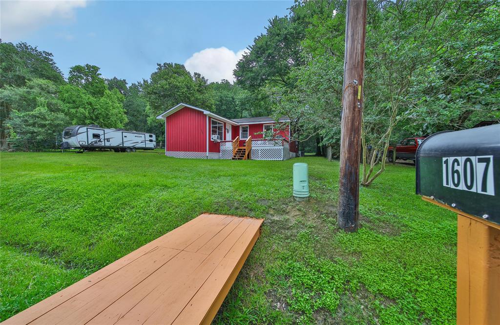 1607 E Pine Lake Circle, Conroe, Texas image 23