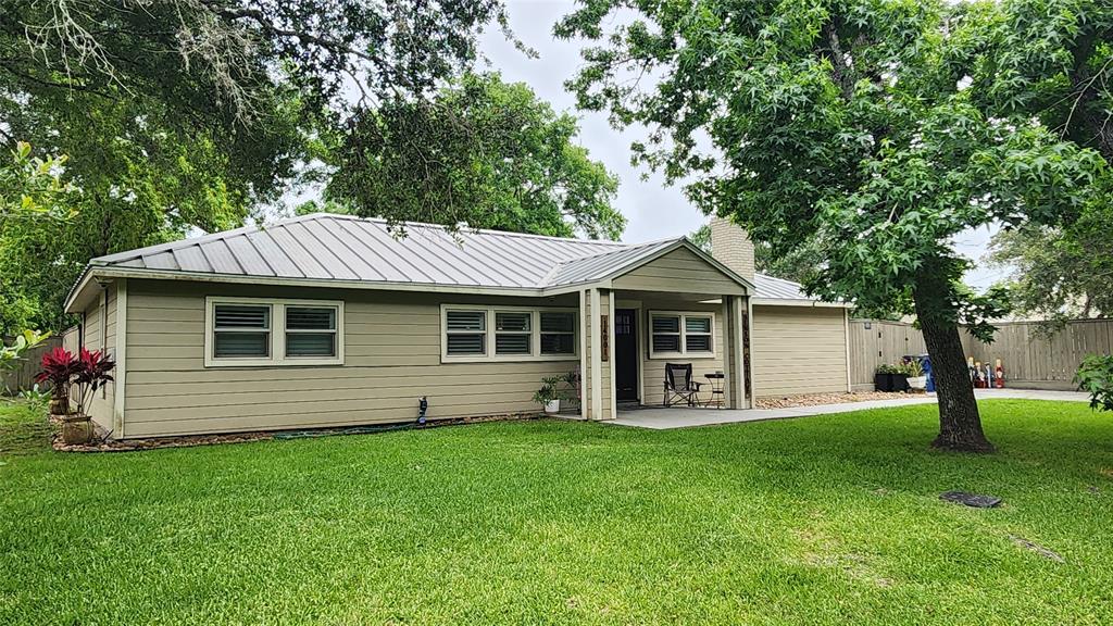 14001/14009 W Hughes Road