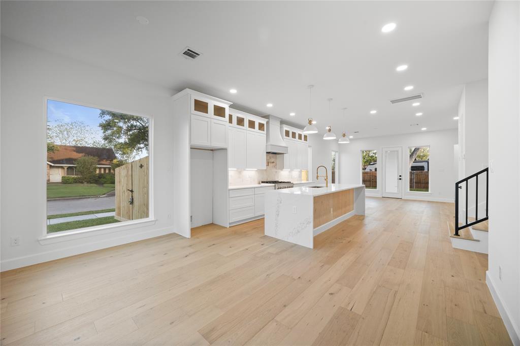8646 Alcott Drive