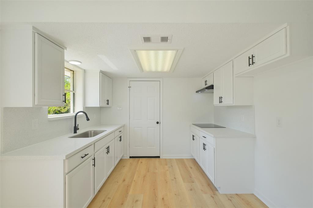 221 N Baron Street
