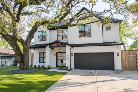 907 W 43rd Street Houston TX 77018
