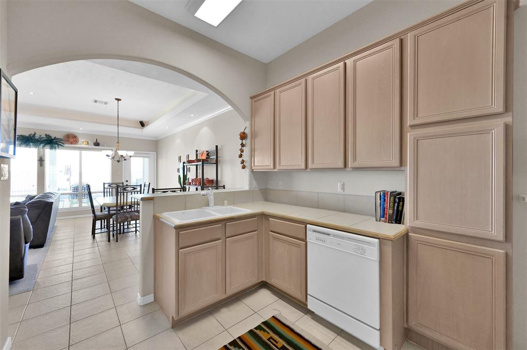 15 Regency Point, Conroe, Texas image 11