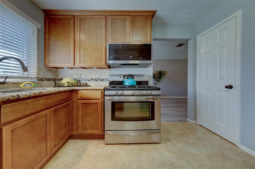 1508 Frontier Lane, Friendswood, Texas image 13