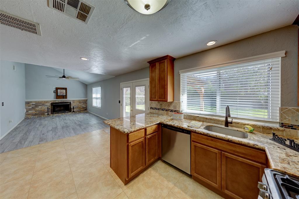 1508 Frontier Lane, Friendswood, Texas image 11