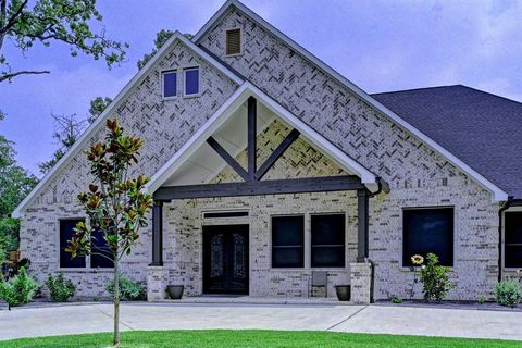 Single Family Residence in Magnolia TX 33410 Walnut Crossing 4.jpg