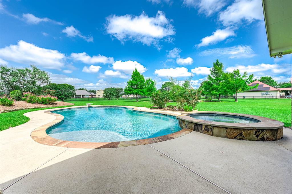 4703 Shadow Grass Drive, Katy, Texas image 16