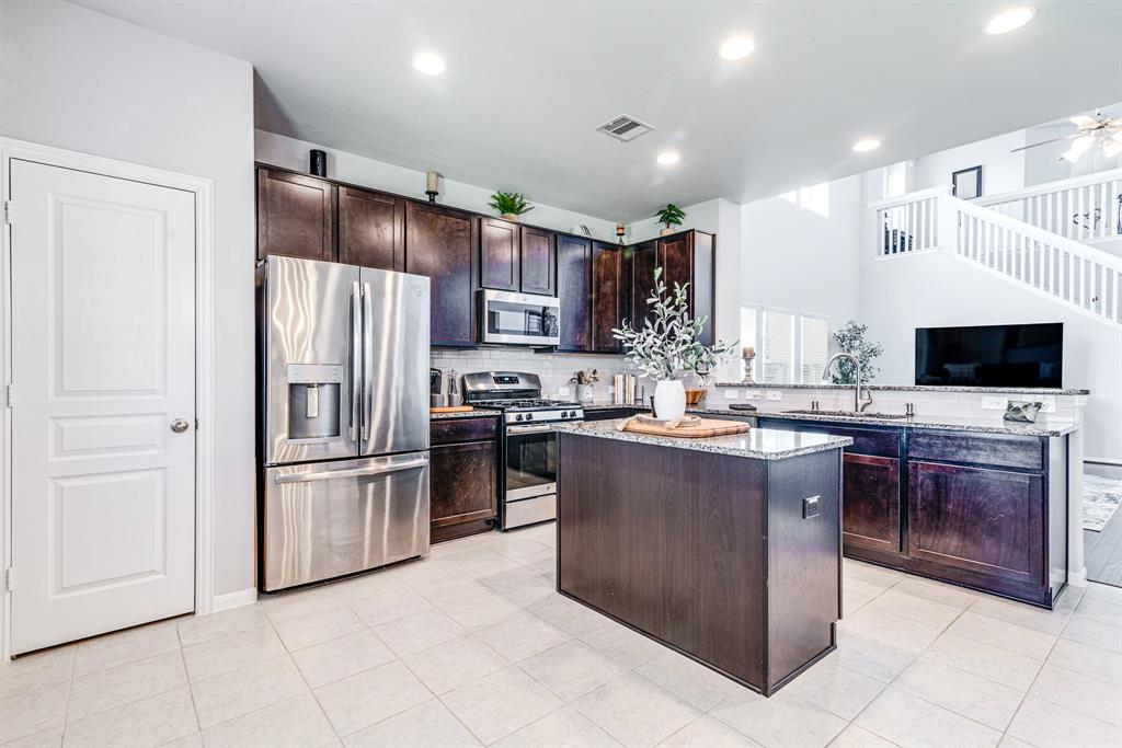 1100 Lasso Court, Alvin, Texas image 18