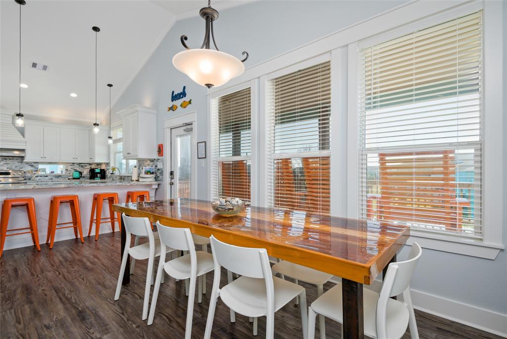 2565 Palm Drive, Crystal Beach, Texas image 9