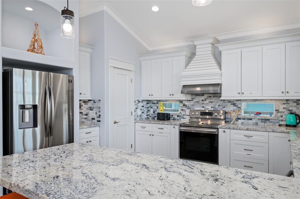 2565 Palm Drive, Crystal Beach, Texas image 14